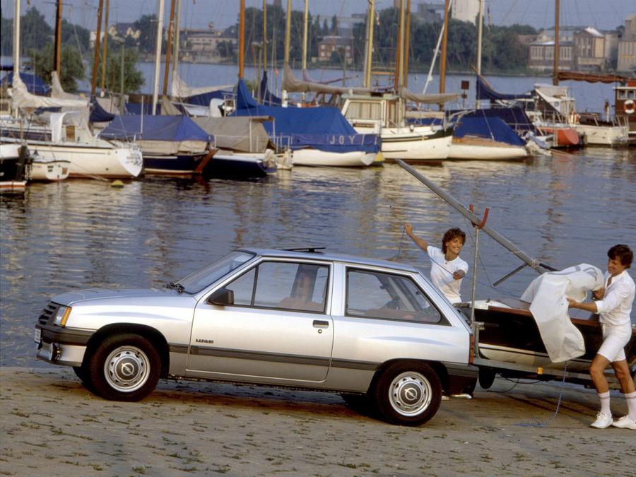  Opel Corsa 1982 года  (фото 4 из 12)
